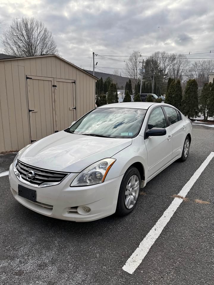 2010 SEDAN — seller's lead photo